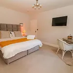 Servant's Quarters Apartment *